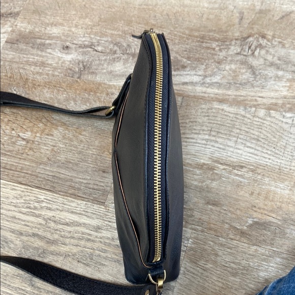 Tradlands Joyn black leather crossbody NWOT - Picture 3 of 8